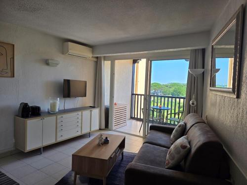 Bright apartment with golf course view