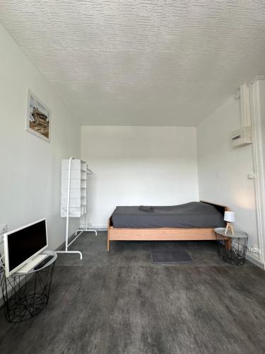 Postel nebo postele na pokoji v ubytování Petit studio rénové en centre ville - Apt8