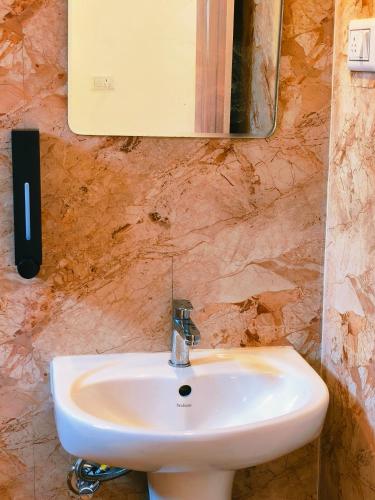 a bathroom with a sink and a mirror at Mitra Palolem in Palolem
