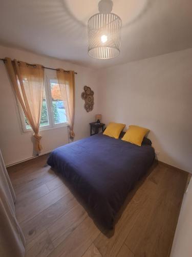 Maison rénovée avec jardin 2 chambres 2 SDB proche centre 135M