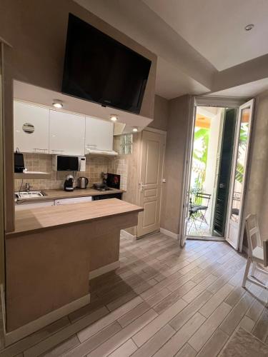 Perfectly located 1 bed apartment - Port of Nice