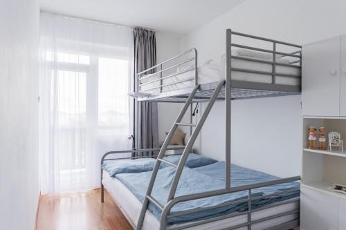 Postel nebo postele na pokoji v ubytování BALATON A KERTBEN - BALATON IN THE GARDEN - Beachfront houses with beautiful view, private beach