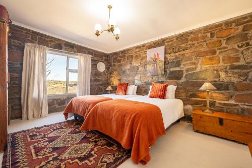 En eller flere senge i et værelse på Winterfontein Karoo Retreat