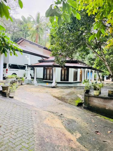 Fotografie z fotogalerie ubytování Serene Falls Villa v destinaci Mulatiyana