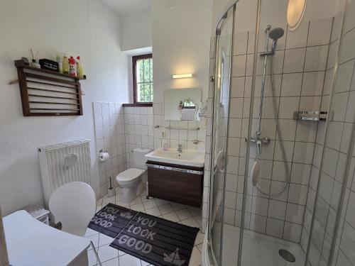 Ένα μπάνιο στο Ferienwohnung im Musikerviertel