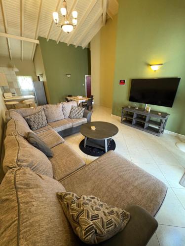 Charming 3-Bedroom Apartment with Modern Comforts A1