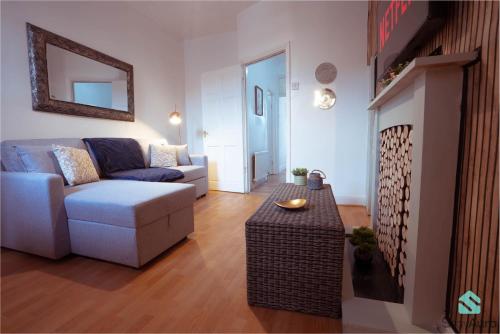 a living room with a couch and a table at Beautiful Flat By Stay Aura Contractors Accommodation Newcastle With Free Parking in Gateshead