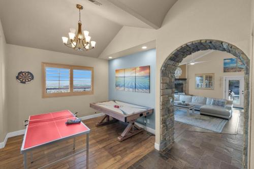 Χώρος καθιστικού στο Amazing Privacy and Views on 5 Acres