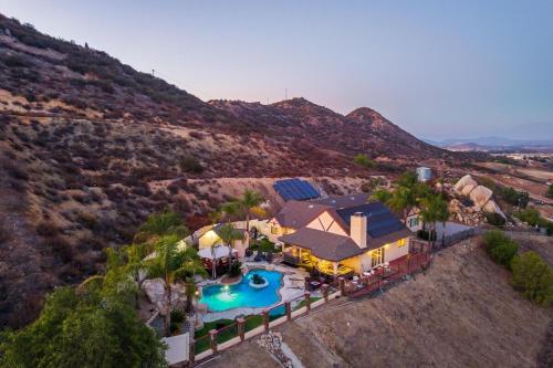 Φωτογραφία από το άλμπουμ του Amazing Privacy and Views on 5 Acres σε Murrieta