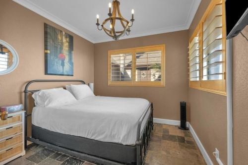 Postel nebo postele na pokoji v ubytování Amazing Privacy and Views on 5 Acres