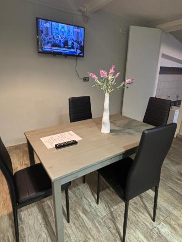 Μια τηλεόραση ή/και κέντρο ψυχαγωγίας στο Attanasio Home