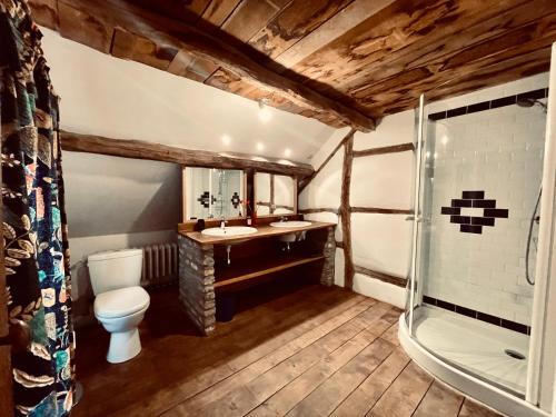 Koupelna v ubytování Nature, chaleur, calme et confort au coeur des Ardennes belges