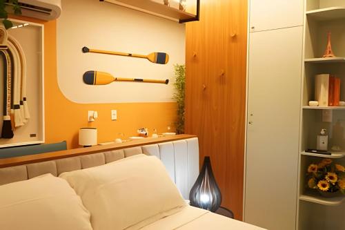 a bedroom with a bed and a counter at Tiwa Studio Requinte Amazônico Adrianópolis in Manaus