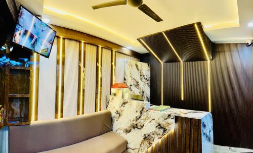 Televiisor ja/või meelelahutuskeskus majutusasutuses Taj 3 Star Hotel Agra Near Taj Mahal