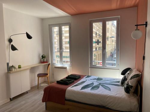 En eller flere senge i et værelse på Le studio parisien