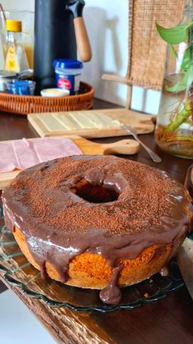 a chocolate cake on a cooling rack on a table at Pousada do Titi in Caraíva