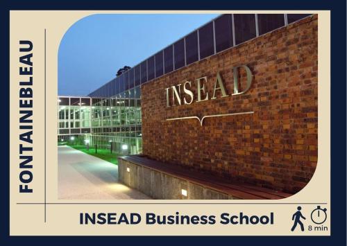 a sign on the side of a school building at L'Ecrin Bellifontain - Appartement Confort - Centre in Fontainebleau