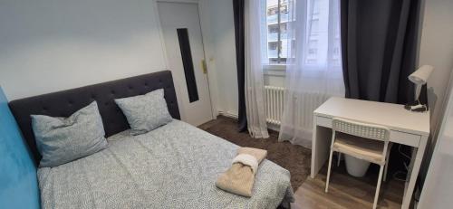 Ένα ή περισσότερα κρεβάτια σε δωμάτιο στο 3 chambres - Vaulx en Velin