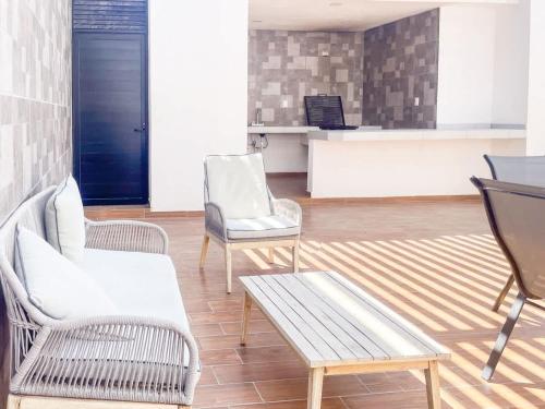 Χώρος καθιστικού στο Beautiful apartment 3 blocks from the beach