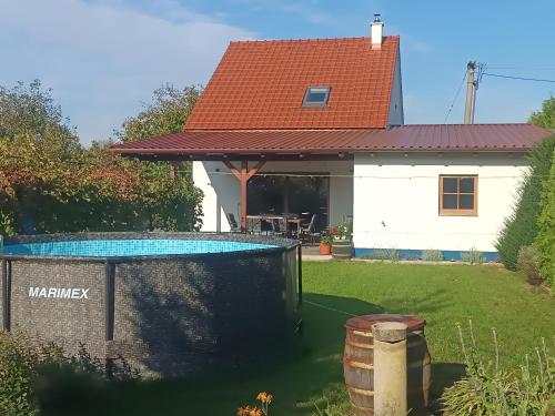 Bazén v ubytování Apartmán LIVE nebo v jeho okolí