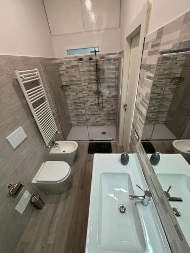 Koupelna v ubytování Traiano Rooms