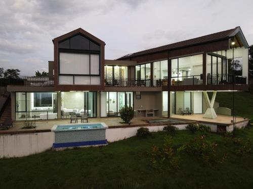 Bazén v ubytování Chalet Filandia Panoramic Views by Xarm Apartments nebo v jeho okolí