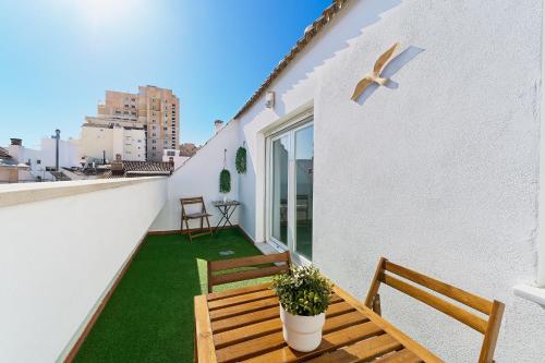 Penthouse - Private Rooftop Terrace, 2min to Beach