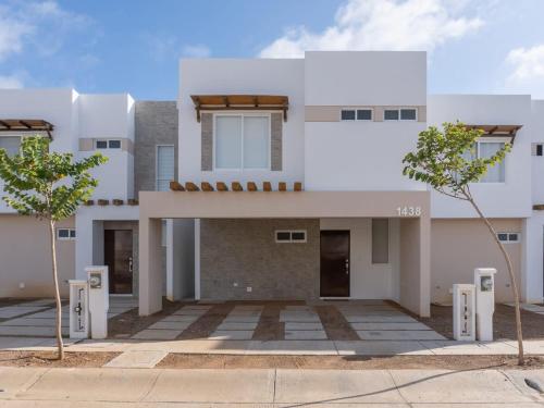 Το κτήριο όπου στεγάζεται  η παραθεριστική κατοικία