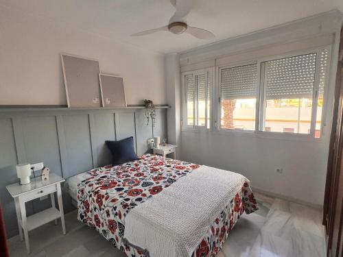 Ένα ή περισσότερα κρεβάτια σε δωμάτιο στο Puertas del Mar 1