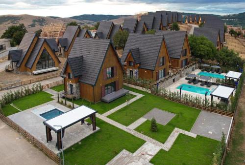 an aerial view of a house with a pool at Villa Marina in Novoberdo