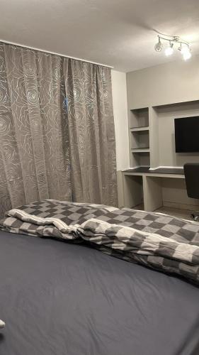 Foto Quiet 2-Bedroom Apartment - Ideal for Families & Work Stays 4