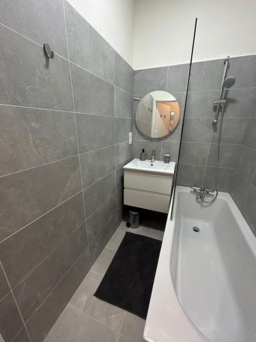 Appart neuf & cosy - Centre - 7 pers - Strasbnb