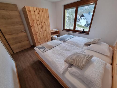 Ένα ή περισσότερα κρεβάτια σε δωμάτιο στο Luna's Mountain House - Jezersko