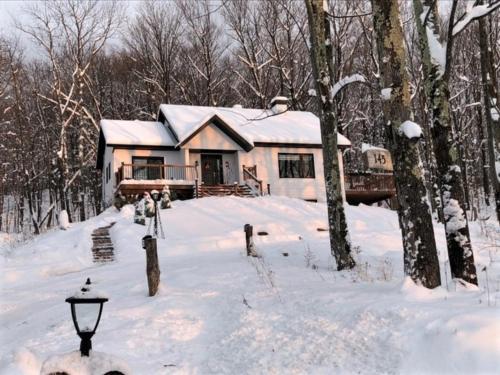 Το Rooms in peaceful nature settings τον χειμώνα