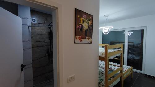 Postel nebo postele na pokoji v ubytování Guesthouse Hostel Prizreni