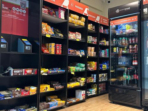 Σούπερ μάρκετ ή άλλα καταστήματα σε αυτό το διαμέρισμα ή εκεί κοντά