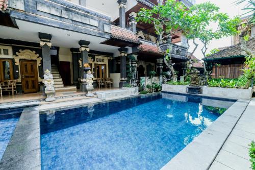 Πισίνα στο ή κοντά στο Soka Suarsena by WAHM Hotel Management