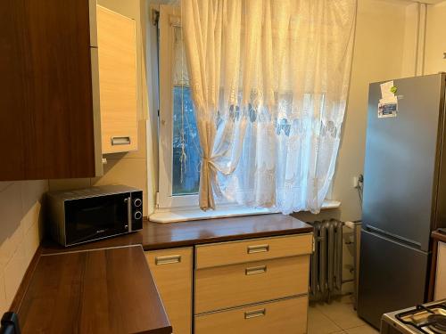 Kuchyň nebo kuchyňský kout v ubytování Apartament na Wyszyńskiego - mieszkanie w centrum Myszkowa dla firm i nie tylko