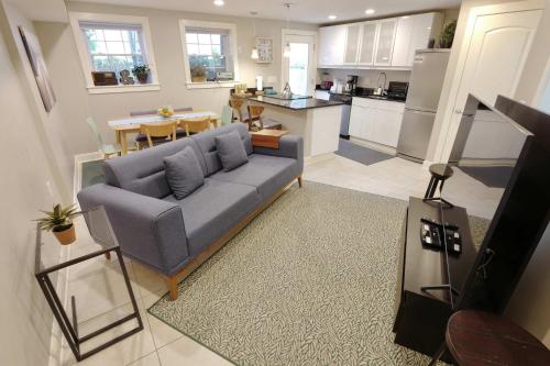 a living room with a couch and a kitchen at Explorers Paradise Walk to Capitol in Washington, D.C.