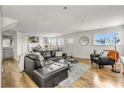 Istumisnurk majutusasutuses Cozy modern floating home next to Lonsdale Quay