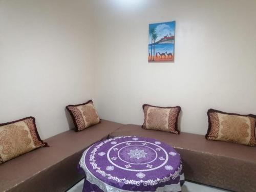 a room with a couch with a table in it at شقة مريحة بجانب مطار المسيرة اكادير in Ikhorbane