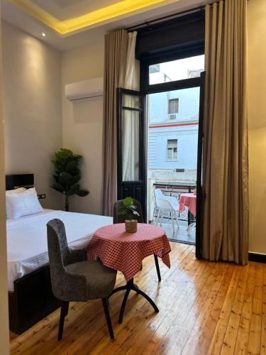 Χώρος καθιστικού στο The KMT Collection Hotel