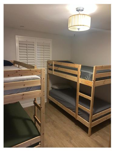 two bunk beds in a room with a lamp at Normandie Good Vibes Only in Los Angeles