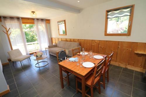 Posezení v ubytování L'écrin des Epicéas appartement 4 à 6 personnes