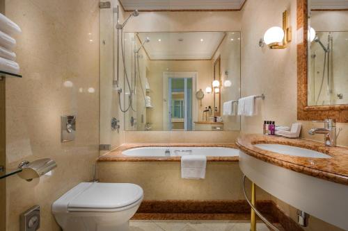 
Ванная комната в Le Palais Art Hotel Prague
