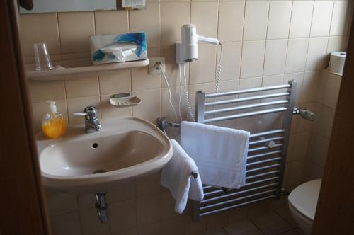 Ванная комната в Hotel Krone
