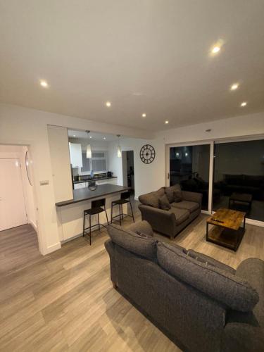 Posezení v ubytování 5 bedroom house in Pettswood