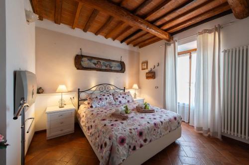 a bedroom with a bed and a window at I Vigneti del Chianti in Barberino di Val dʼElsa