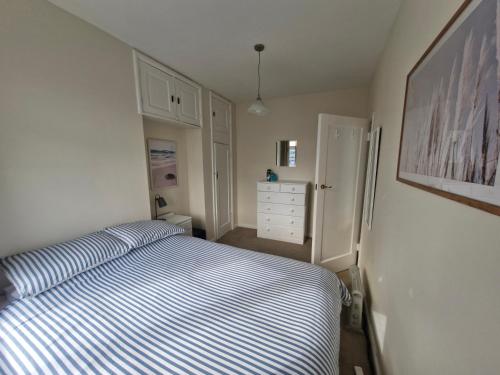 Postel nebo postele na pokoji v ubytování Best room near the stadium, train station, & parliament precinct