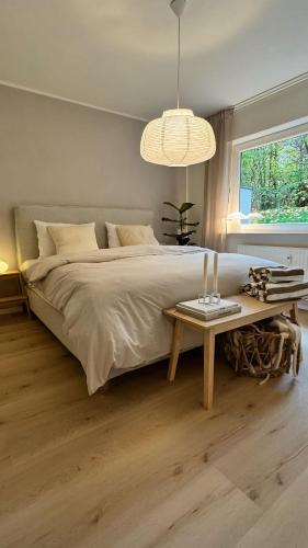 Un pat sau paturi într-o cameră la Hygge & Schwarzwald - 2 Zimmer Wohnung in Bad Krozingen